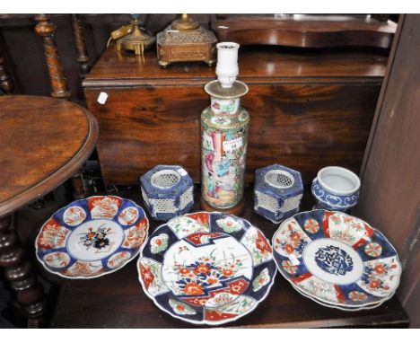 A CHINESE FAMILLE VERTE VASE of cylinder form (converted to a table lamp), a collection of Imari plates and similar ceramics