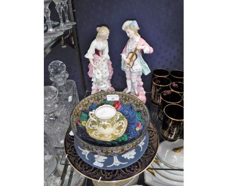 A PAIR OF 19TH CENTURY CONTINENTAL CERAMIC FIGURES and similar ceramics