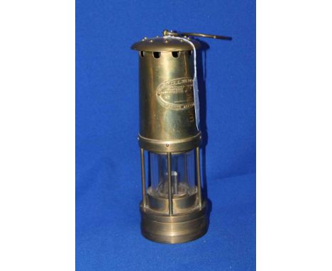 BRASS MINERS LAMP
made by E. Thomas & WIlliams Ltd., Aberdale, with heavy base, glass intact and brass carrying loop, 27cm hi