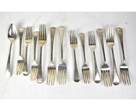 Twelve George III hallmarked silver Fiddle pattern forks of varying sizes and a matching spoon, Joseph Goss &amp; Francis Par
