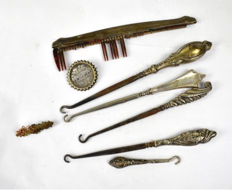 A quantity of hallmarked silver to include a comb (af), five silver handled button hooks, further brooches, etc. 