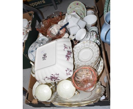 A mixed lot of ceramics to include a Tuscan China gilt-heightened ivory tea set comprising five cups, nine saucers, ten side 