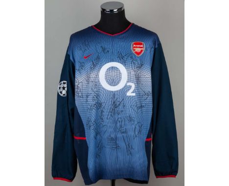 Blue No.23 Arsenal autographed long-sleeved shirt, 2002-03, Nike, XL, with embroidered badge, the front bearing over twenty p