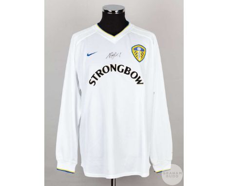 Alan Smith white No.17 Leeds United long sleeved shirt, 2001-02, Player issued, Nike size L, crew neck collar, embroidered ba