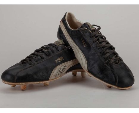 Pelé signed match-worn Puma football boots, 1973, black & white leather, stated by&nbsp;José Severino de Oliveira (see below)