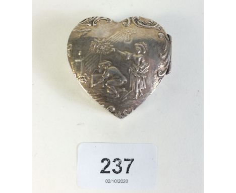 A 925 continental silver heart form trinket box embossed rococo scene, with Scottish import mark, 4.5cm wide 