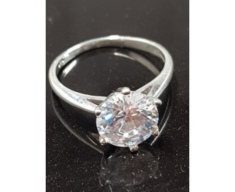 LADIES SILVER AND CZ RING 3G GROSS
