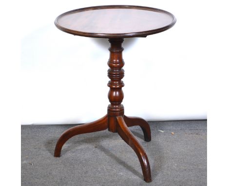 Victorian mahogany tripod table, circular tilt-top with a moulded edge, ringed column, tripod legs, diameter 53cm, height 67c