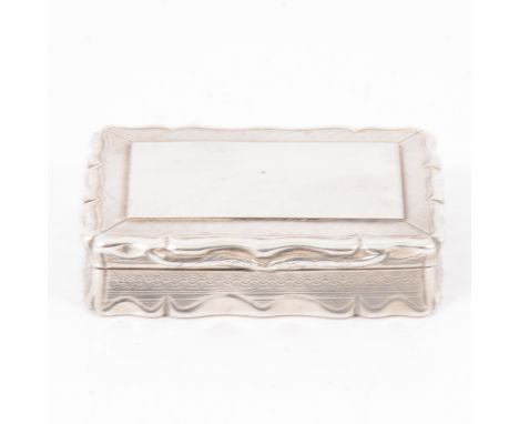 Victorian silver snuff box, Edward Smith, Birmingham 1852, oblong shape with serpentine outlines, engine-turned decoration, 6