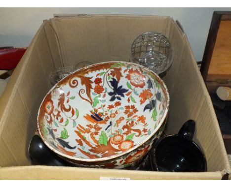 A BOX OF CERAMICS TO INCLUDE A SADLER TEA SERVICE, IRONSTONE FRUIT BOWL ETC