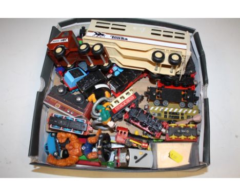 A COLLECTION OF TOY TRAINS TO INCLUDE THOMAS THE TANK ENGINE, TONKA TRUCK ETC