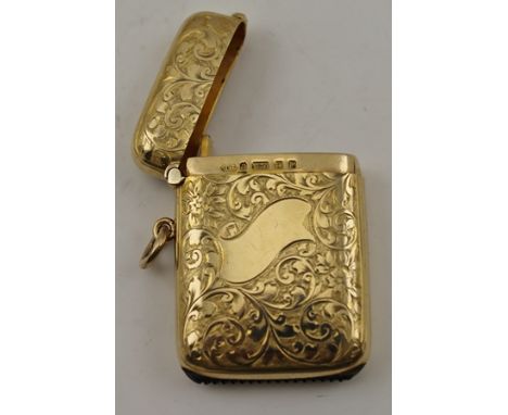 A 9CT GOLD VESTA CASE, having chased acanthus leaf decoration with suspension ring, Birmingham 1923, 27g 