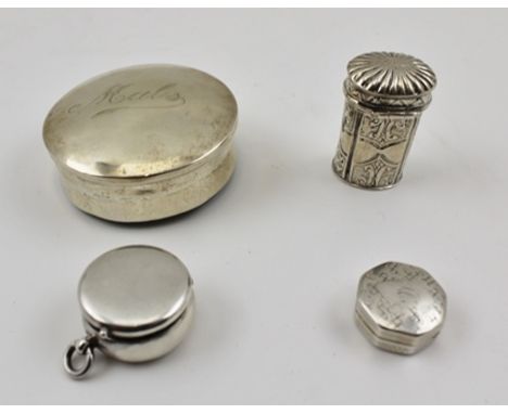 A 19TH CENTURY SILVER VINAIGRETTE of octagonal form 2cm, together with SILVER COIN HOLDER and TWO TRINKET BOXES (4) 