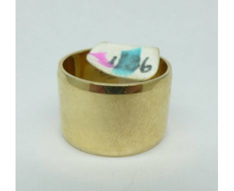 A 9ct gold ring, 7.5g, K