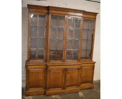 Reproduction Georgian breakfront oak display bookcase&nbsp; H 205 cm L 178 cm D 46 cm (side shelf depth 21 cm, central shelf 