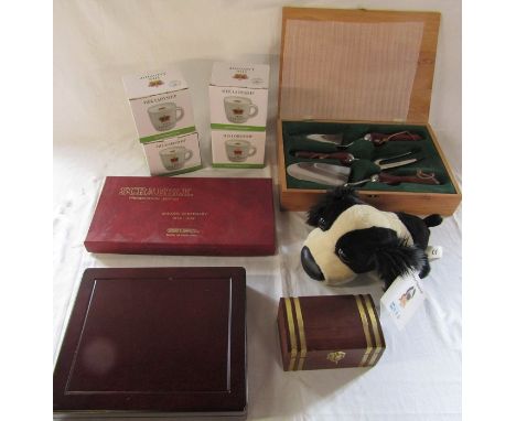 4 boxed mugs, cased gardening tools, display box, scrabble presentation edition etc