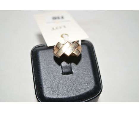 A 9ct. gold gentleman's ring, 4.5grms.