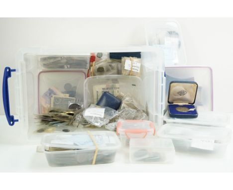 A collection of mainly British pre decimal coins together with commemorative crowns and world coins, to include some silver e