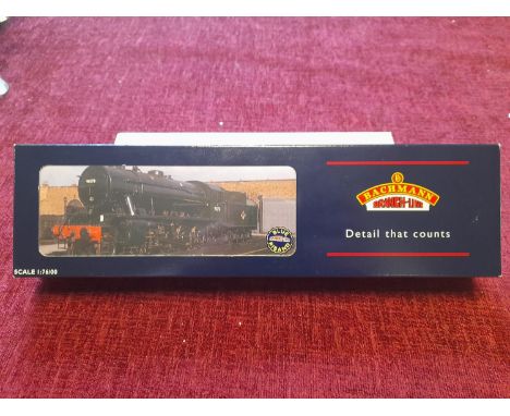 Bachmann Branch-Line 1:76/OO 32-251 WD 2-8-0 Austerity ‘90275’ BR Black E/Emblem - Railway Train Model Loco Toy Interest