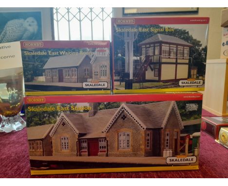 Hornby Skaledale OO/00 R8798 East Station, R8853 East Signal Box and R8856 East Waiting Room - Railway Train Model Toy Intere