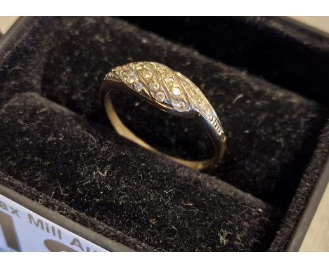 Vintage 9ct Gold and Diamond Dress Ring - size O