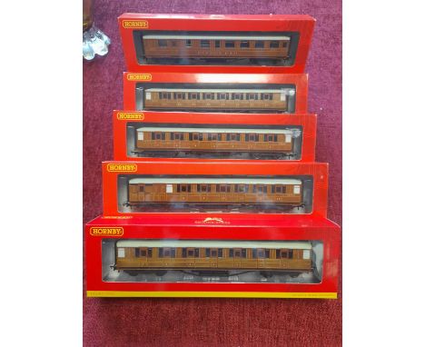 Rake of 5 Hornby OO LNER Teak 61ft 6in Carriages including R4170A Corridor Brake Coach ‘32558’, R4171A Corridor 1st Class Coa