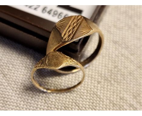 Pair of 9ct Gold Signet Rings - size F+0.5 and K, total weight 2.5g