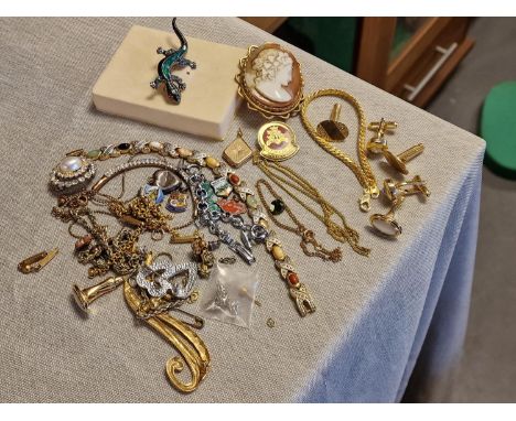 Job Lot Collection of Various Yellow Metal and Silver Jewellery inc some marked '9kt'