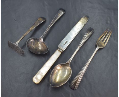 A cased George VI silver christening set, comprising a spoon, fork and knife, the spoon and fork having geometric decoration 