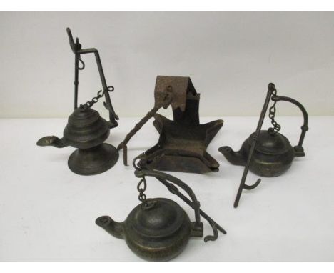 Three 19th/20th century cast bronze weavers lamps, each of kettle design with a chain to the lid and hook, along with an 17th