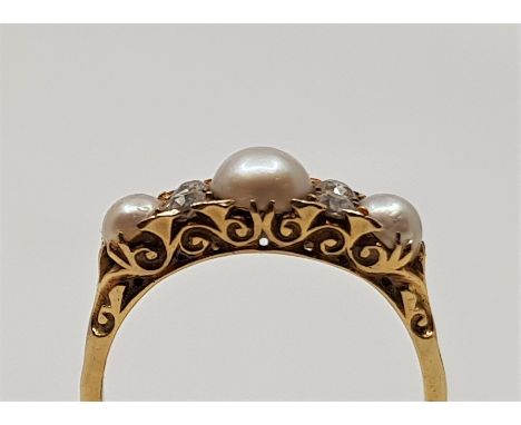 A precious yellow metal, diamond and pearl ring, set three graduated cultured pearls with pai rs of round cut diamonds in bet