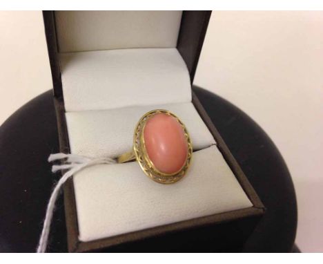 18ct gold 750 ladies ring with oval coral cabouchon, size N