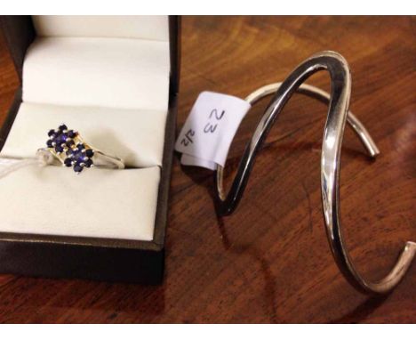 Silver dress ring with double flower design in blue Iolite crystal stones and a 925 silver bangle.