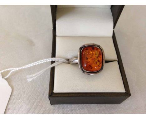 925 silver & amber ladies ring with square design. Size approx Q
