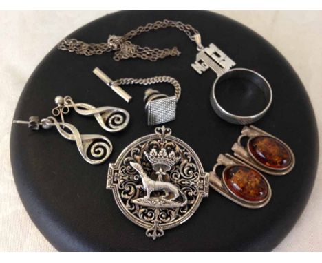 A small collection of silver jewellery items to include earrings, a wedding band and a brooch with a continental royal crest 