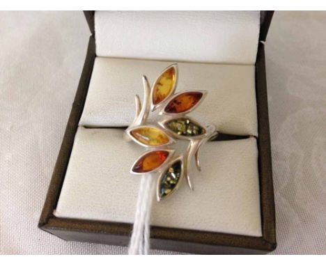 Ladies silver dress ring with pretty leaf design set with amber, size R 1/2