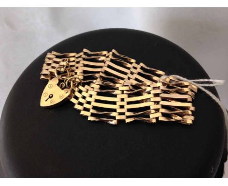 A 9ct gold 6 bar gate bracelet with 9ct gold heart padlock, approx 13.5g.