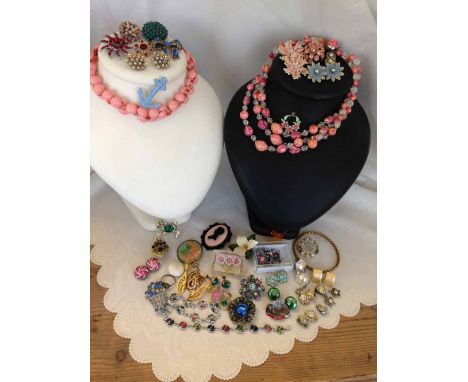 A tub of vintage costume jewellery including early plastic & diamante.