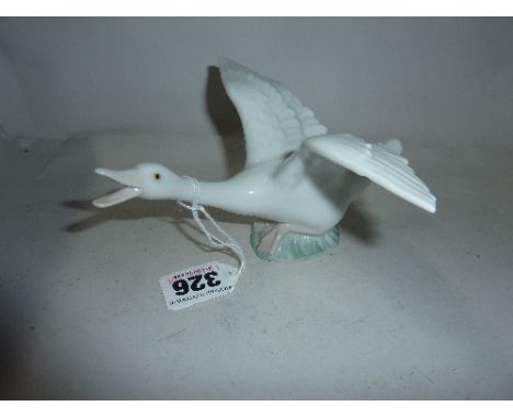 A LLADRO GOOSE
