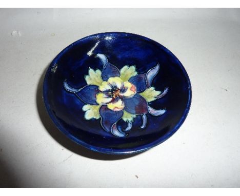 A SMALL MOORCROFT POTTERY FOOTED TRINKET DISH Blue Columbine pattern, impressed and painted marks to base, diameter approxima