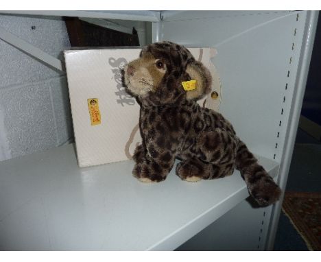 A BOXED STEIFF PLUSH LEOPARD, height approximately 25cm 