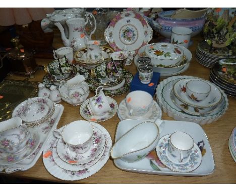 VARIOUS TEA/DINNERWARES, to include Royal Albert and Royal Worcester 