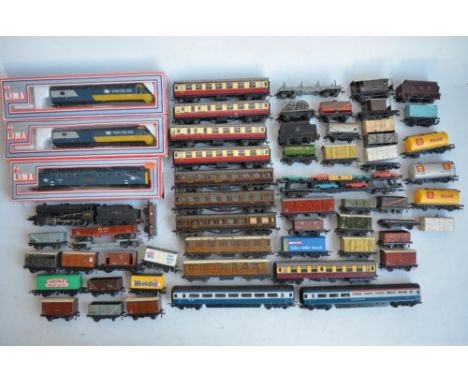 Collection of previously used OO gauge electric train models, wagons and accessories to include a boxed Lima Deltic, 2x boxed