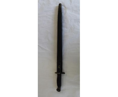 WWI 1907 pattern SMLE sword bayonet in original leather scabbard with markings on the ricasso. Blade length 43.5 cm 