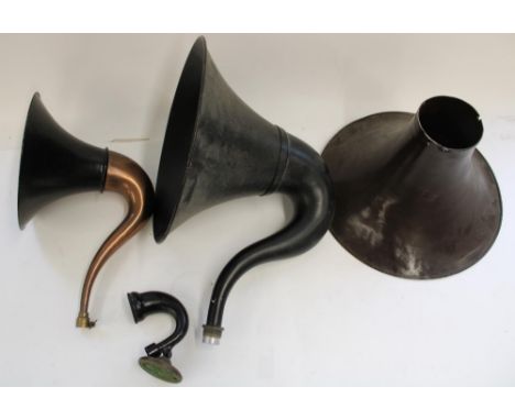 Three c1920s japanned metal gramophone/phonograph speaker horns 