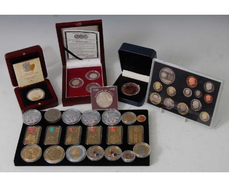 A mixed lot to include Russian Stalin "Death Sentence" 15 Kopeks three coins set, boxed with certificate, a London Mint Offic