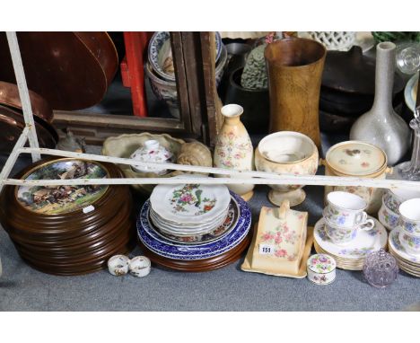 Five items of Fielding’s Crown Devon Ware; a Royal Kent bone china floral decorated eighteen-piece part tea service; eight We