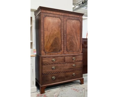 AN EARLY 19TH CENTURY MAHOGANY LINEN PRESS, doors enclosing a fitted interior, drawers to base, bracket feet, 199cmH x 126cm 