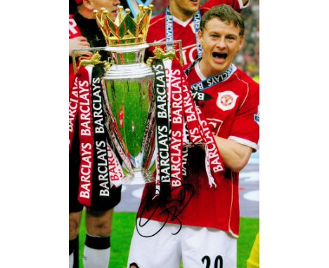 Ole Gunnar Solskjaer signed 12x8 Manchester United colour photo. Ole Gunnar Solskjær KSO ( born 26 February 1973) is a Norweg