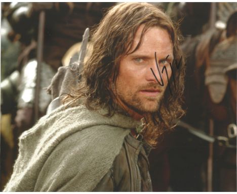 Actor Viggo Mortensen signed 10x8 colour photo in character as Aragorn from The Lord of The Rings. Viggo Peter Mortensen Jr. 